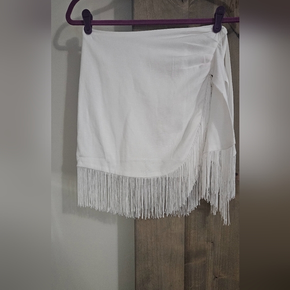 12th TRIBE Rosalina Fringe faux wrap white mini skirt. Size small NWOT - Picture 14 of 15